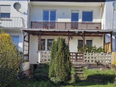 Geräumiges, individuelles Reihenhaus mit großem Garten und Garage in Landau (Stadt) zu vermieten!