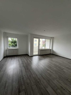 Attraktive und modernisierte 2-Raum-Wohnung mit Balkon in Bielefeld