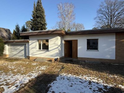 Bungalow mit Potenzial am Waldrand in Berlin Frohnau mit Doppelgarage