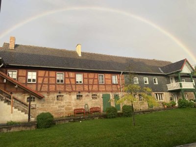 Großzügige 7-Zimmer Wohnung mit Option zur Pferdehaltung in Ahorn, Ortsteil Schafhof