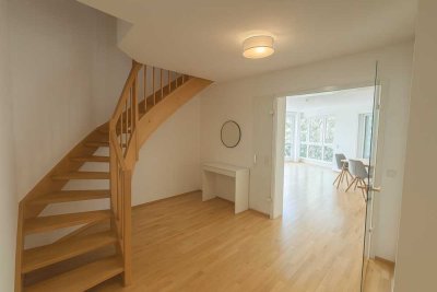 4-Zimmer-Maisonette-Wohnung mit gepflegter Innenausstattung mit EBK in Königstein im Taunus
