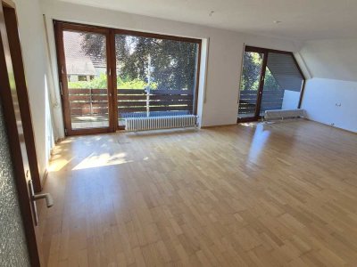 Freundliche 2-Zimmer-Dachgeschosswohnung mit Balkon und Einbauküche in Blaubeuren-Sonderbuch
