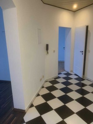 Sanierte 3-Zimmer-Wohnung mit Balkon im 2. OG in Hannover Döhren