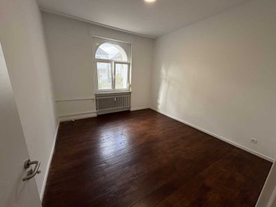 Ruhige renovierte 3Z-EG-Wohnung mit Balkon am Waldrand