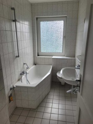 2 Zimmer Wohnung in der Philipp-Zorn-Straße 2. OG Rechts