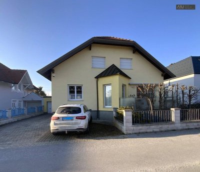 **Schönes und großzügiges Einfamilienhaus mit Schwimmteich**