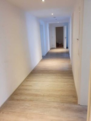 Charmante 4-Zimmer-Altbauwohnung mit Balkon in Nürnberg-Maxfeld
