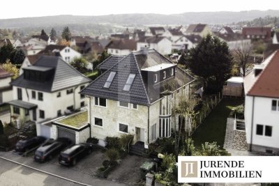 Hochwertiges Wohnen in Aussichtslage: Einfamilienhaus mit vermieteter Praxis