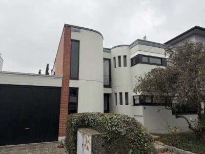 Großzügige 3-Zimmer-Wohnung im Bonner Bundesviertel und direkter Nachbarschaft des Rheinauenparks