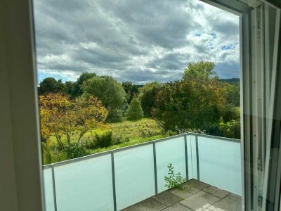 Schicke 2-Zimmer-Wohnung mit Einbauküche in Ilsfeld. Neuwertig! Barrierefrei.