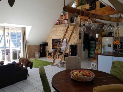 Außergewöhnliche Maisonette-Wohnung mit Einbauküche und Balkon in Höhenhaus, Köln