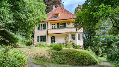 Denkmalgeschützte Villa auf ca. 5000 qm großem Grundstück unterhalb der Stadtmauer
