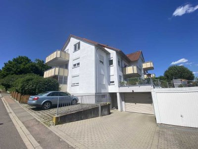 Traumhafte Dachgeschoss-Wohnung mit EBK und Balkon