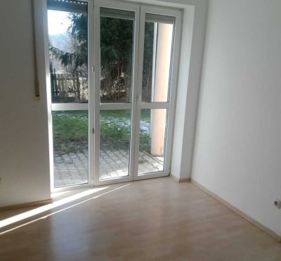 Schön geschnittene 2-Zimmer Wohnung mit Garten