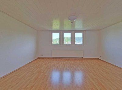 Helle 3-Zimmer-Wohnung mit Stellplatz und Gartenmitbenutzung in Linz am Rhein.