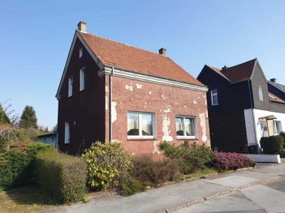 *** Freistehendes altes Haus auf großem Grundstück, mit Garage ***