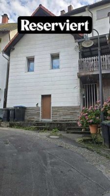 -RESERVIERT - Mittelreihenhaus, auch als Ferienwohnung nutzbar, mit Burgblick