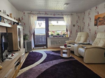 *PROVISIONSFREI* Sehr gepflegte 2-Zi.-ETW mit Kaminofen, Balkon & Loggia