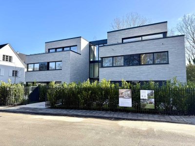 Neubau mit Balkon: Stilvolle 3-Raum-Wohnung mit exzellenter Ausstattung im Grünen