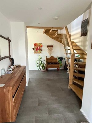 Stilvolle, neuwertige 4-Zimmer-Wohnung mit gehobener Innenausstattung in Unterbrunn