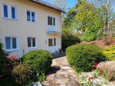 Sanierte Wohnung mit fünf Zimmern sowie Balkon und Einbauküche in Metten