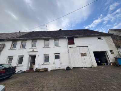Wohnhaus mit angrenzender Scheune