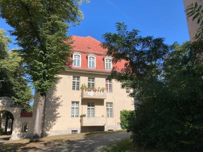 Paris-Vibes - Schöne 3-Zi-Wohnung im Mansardgeschoss in Berlin-Buch