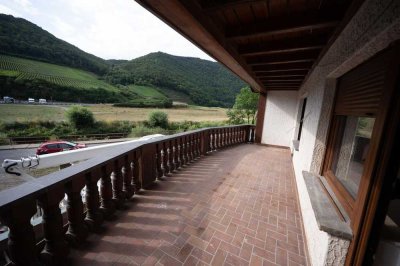 Renovierte 2-Zi-Wohnung mit riesigem Balkon