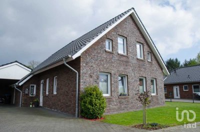 „Familientraum in Langholt: KfW55-Einfamilienhaus mit PV-Anlage“