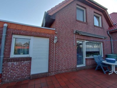 Gepflegte Doppelhaushälfte mit 2 Zimmern im Erdgeschoss