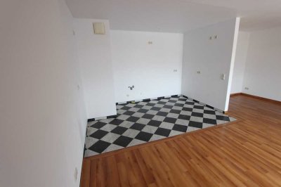 Jetzt individuelle 3-Raum-Wohnung im Altbau mit Wanne und Aufzug sichern.