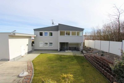 Haunstetten – Haus mit Gewerbehalle in begehrter Lage, derzeit als Autowerkstatt genutzt
