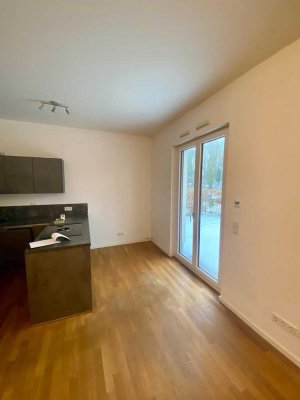 Kleine, stilvolle Neubau-Einzimmerwohnung mit Garten/Terrasse