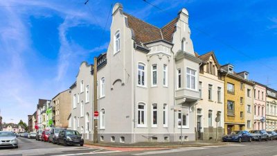 Sofort einzugsbereit! DG-Wohnung mit 2 Zimmern, Wohnküche & neuem Bad in schönem Uerdinger Altbau