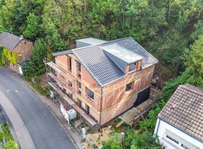 Schnäppchen für Investoren: Zwei Doppelhaushälften (Rohbau) mit Gartenfläche zum Bestpreis!