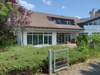 Ratshausen- Wohnen wie im Einfamilienhaus mit Einbauküche und Terrasse, Erstbezug nach Kernsanierung