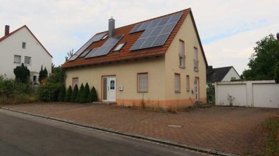 Einfamilienhaus mit schönem Garten und Doppelgarage!!!