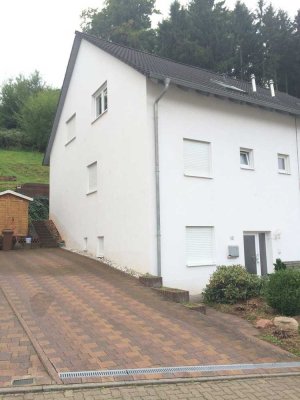 Günstige, gepflegte 4-Raum-Doppelhaushälfte mit EBK in Kaiserslautern Erlenbach Erlenbach