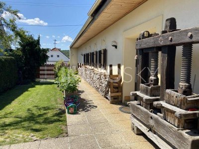 Ruheoase: Herrlicher Streckhof mit traumhaftem Schwimmteich!