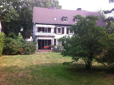 Kapitalanlage oder Generationenhaus, 2 freie Wohnungen (je 165 m²) Bereitschaftssiedlung