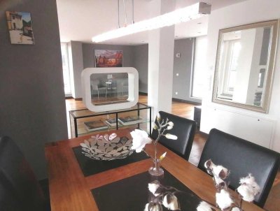 Provisionsfrei! Traumwohnung mit großer Dachterrasse in Mega-Lage!
