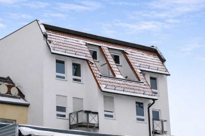 Charmante Dachgeschoss-Wohnung mit Loggia und Tiefgaragen-Stellplatz