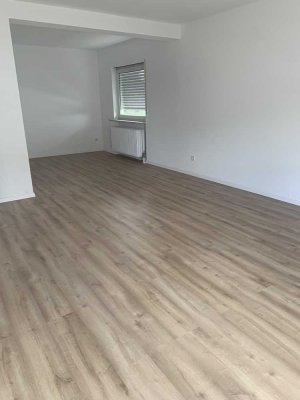 Vollständig renovierte 3-ZKB Wohnung mit Balkon in Pirmasens-Erlenbrunn
