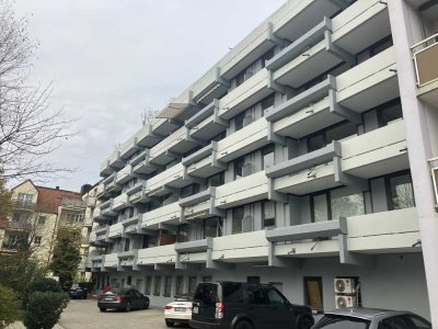 Nordschwabing: Lichtdurchflutete 3 - Zimmer - Wohnung mit Blick ins Grüne