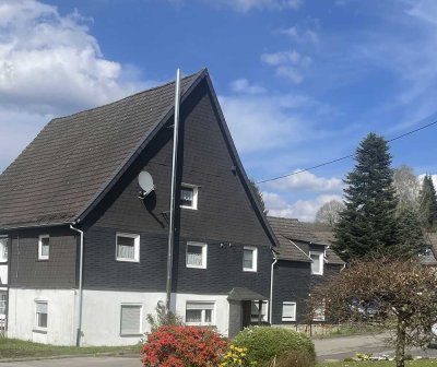 Haus in ruhiger Lage mit Baugrundstück von Privat