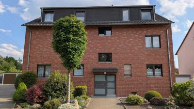 Ruhig, aber trotzdem verkehrsgünstig gel. 3,5 Raum Wohnung im 1. OG mit Balkon, Garage und Garten