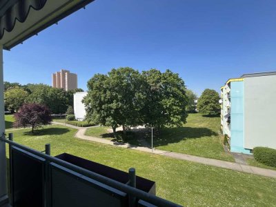 Geschmackvolle 3-Zimmer-Dachgeschosswohnung mit geh. Innenausstattung mit Balkon und EBK