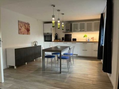 Großzügig geschnittenes Einfamilienhaus am Elbhang zu verkaufen - 230m² Fläche, 2 Stellplätze, Sauna