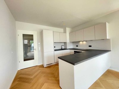 Erstbezug in eine traumhafte 3 Zimmerwohnung mit 2 Bädern, Balkon und offener moderner Einbauküche