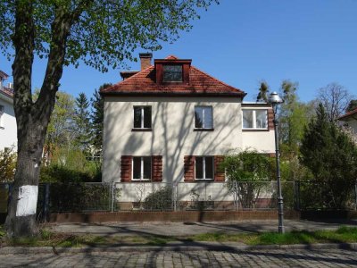 Schöne 3-Zimmer-Altbauwohnung mit Gartennutzung in Lichterfelde West